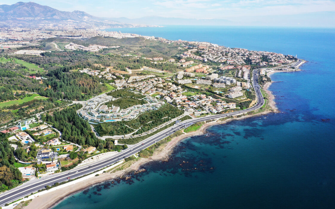 4-спальний будинок з садом та басейном в Ель Чапаррал, Міхас