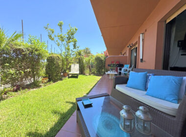 Просторні апартаменти в Естепоні з терасою біля моря 90 кв.м