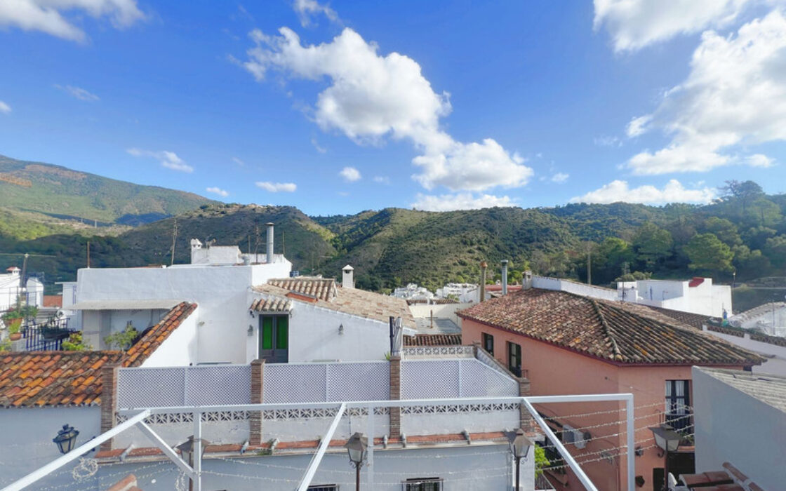 Просторна квартира в Бенахависі з панорамним видом 124 кв.м