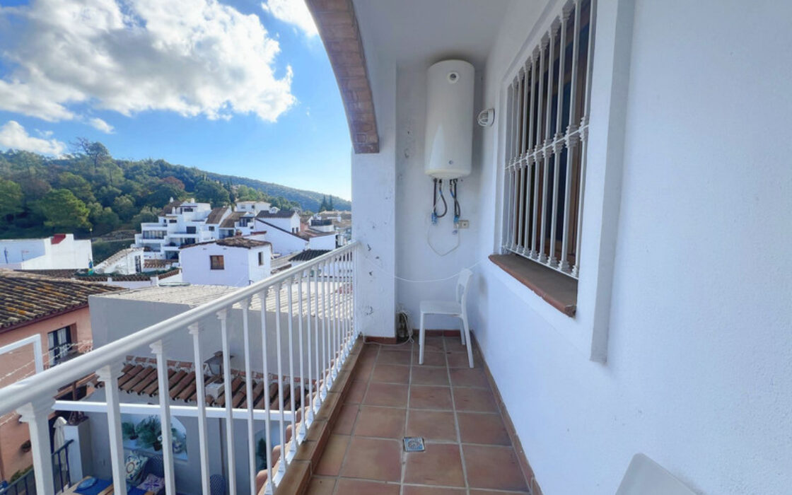 Просторна квартира в Бенахависі з панорамним видом 124 кв.м