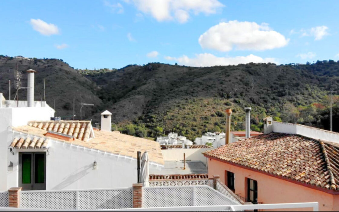 Просторна квартира в Бенахависі з панорамним видом 124 кв.м