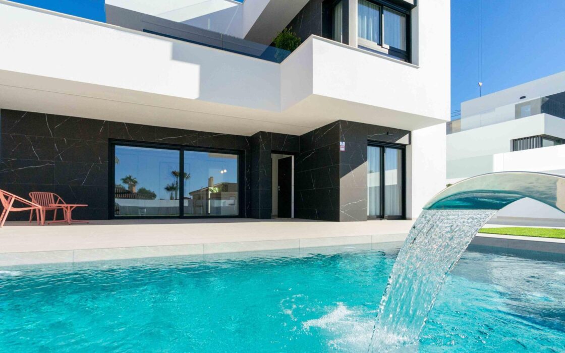 Виллы с террасой в Рохалесе, 140 кв.м – новострой у моря