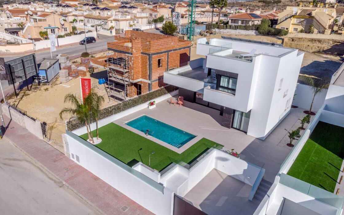 Виллы с террасой в Рохалесе, 140 кв.м – новострой у моря