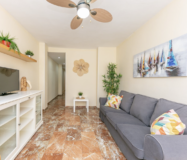 Квартира 2 кімнати в центрі Фуенхіроли, 130 м до моря