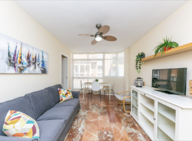 Квартира 2 кімнати в центрі Фуенхіроли, 130 м до моря