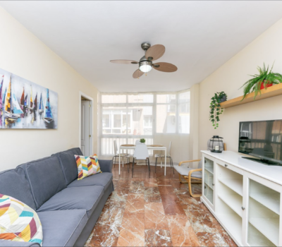 Квартира 2 кімнати в центрі Фуенхіроли, 130 м до моря