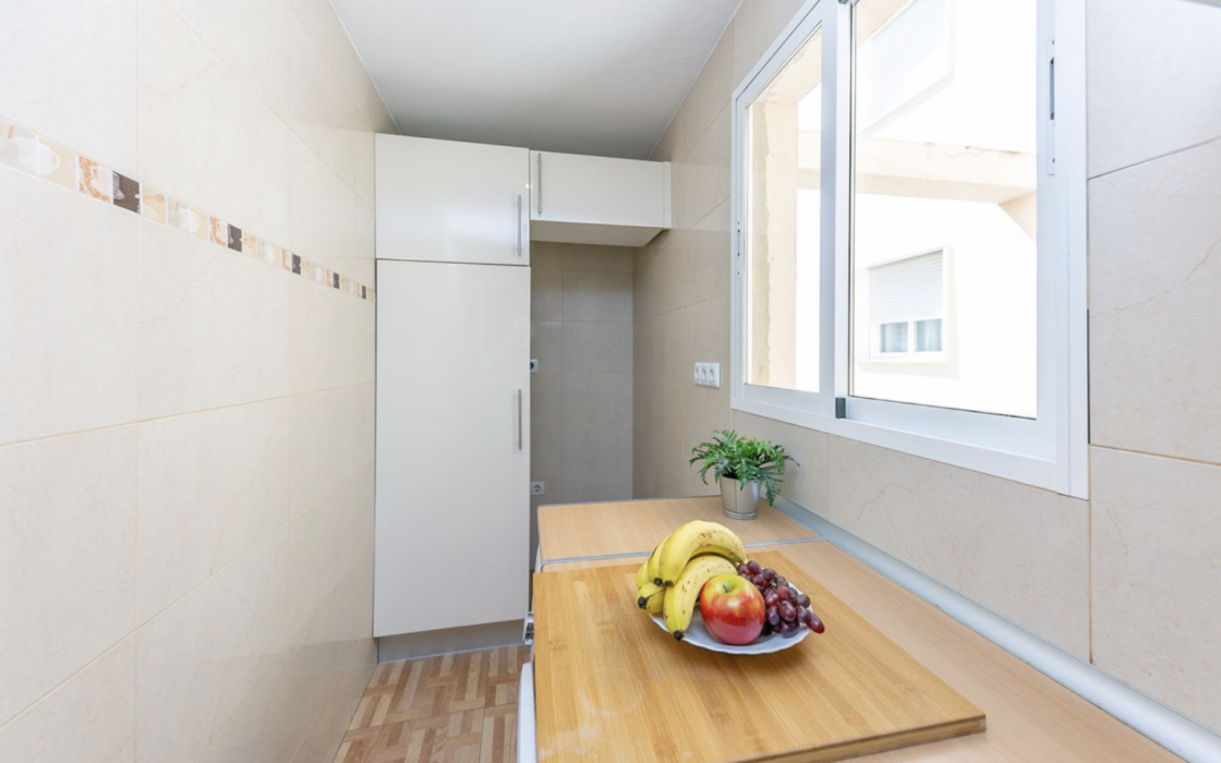 Квартира 2 кімнати в центрі Фуенхіроли, 130 м до моря