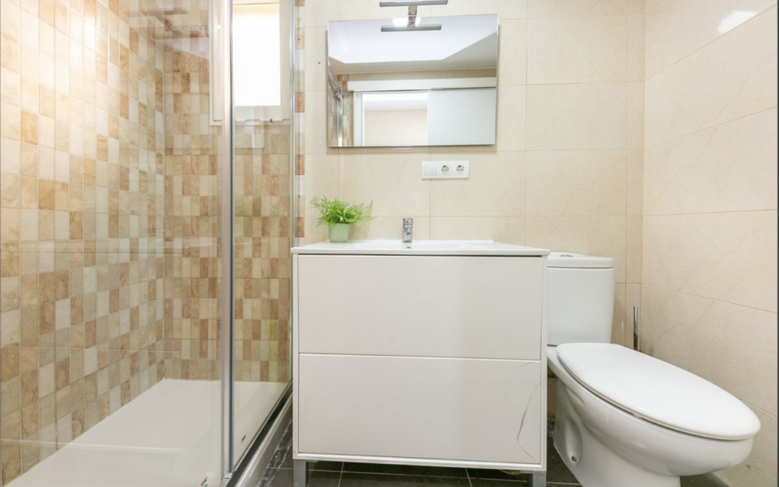 Квартира 2 кімнати в центрі Фуенхіроли, 130 м до моря