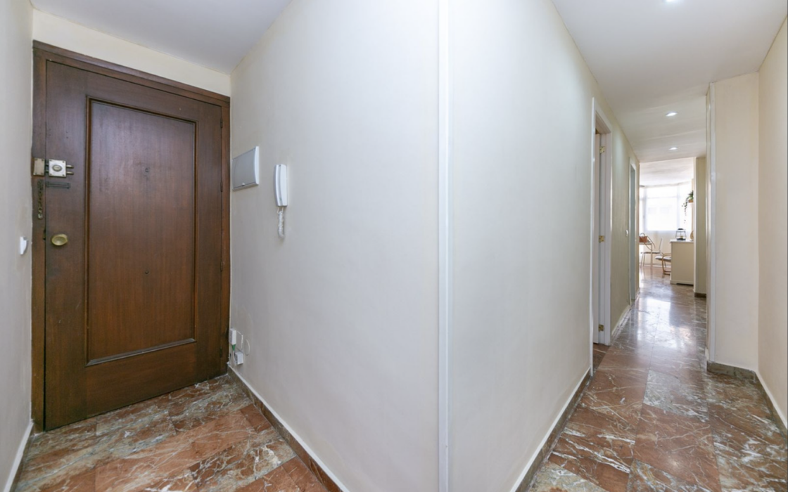 Квартира 2 кімнати в центрі Фуенхіроли, 130 м до моря