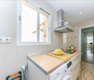 Квартира 2 кімнати в центрі Фуенхіроли, 130 м до моря