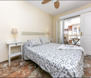 Квартира 2 кімнати в центрі Фуенхіроли, 130 м до моря