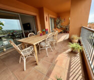 Квартира 3+2 в Естепоні з терасою 100 кв.м біля моря