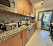 Квартира 3+2 в Естепоні з терасою 100 кв.м біля моря