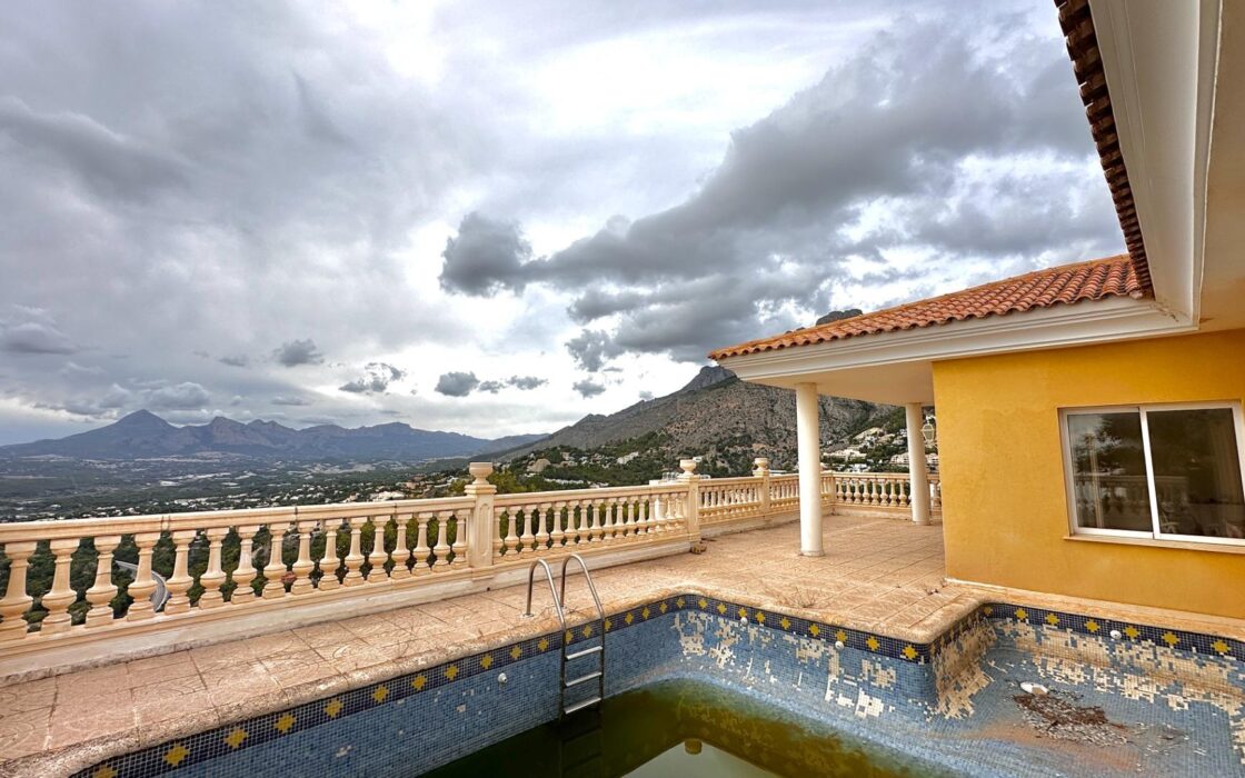 Вілла з панорамним видом в Альтеа Хіллз 450 кв.м 5 спалень