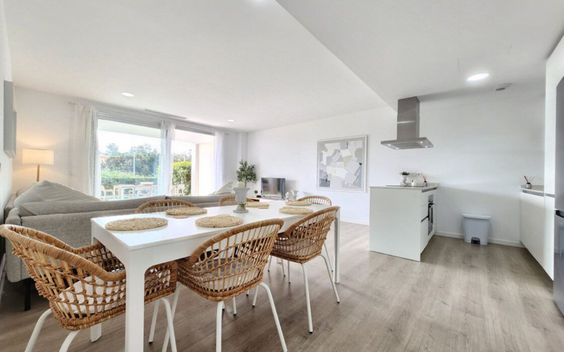 Апартаменти в Естепоні з терасою, 174 кв.м, 1 кімната