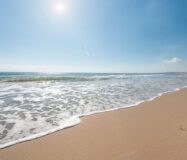 Новые дома с частным бассейном в Ла-Марина у моря