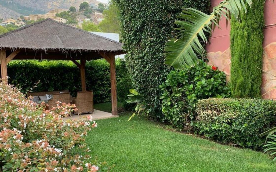 Тиха вілла в Альтеа біля моря з терасою та басейном