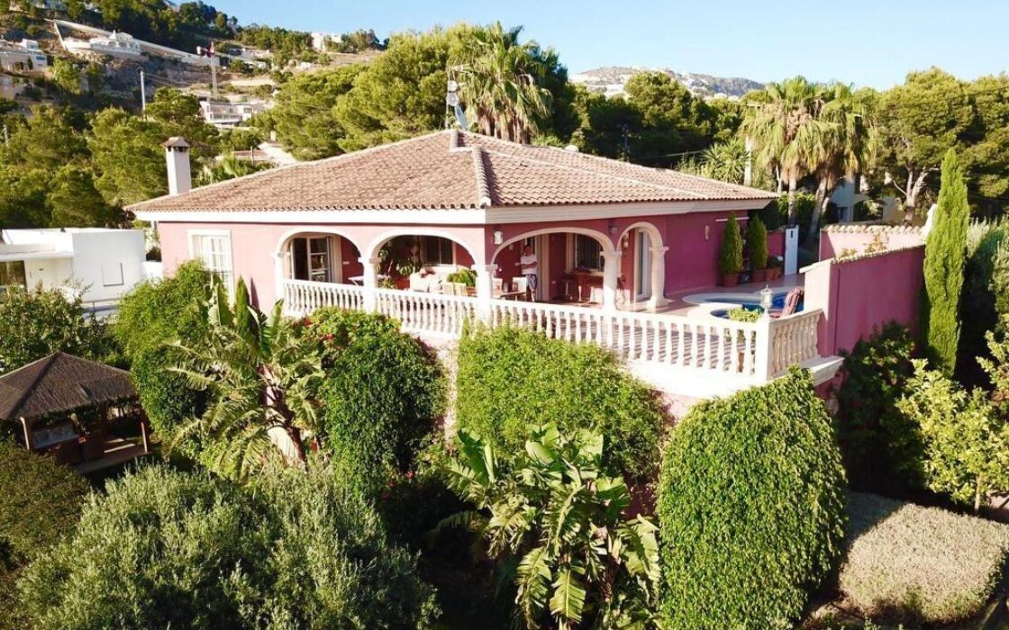 Тиха вілла в Альтеа біля моря з терасою та басейном