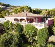 Тиха вілла в Альтеа біля моря з терасою та басейном