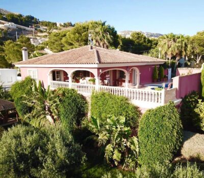 Тиха вілла в Альтеа біля моря з терасою та басейном