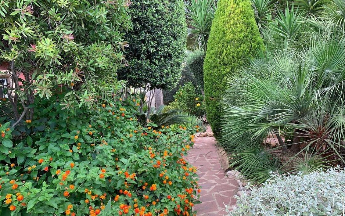 Тиха вілла в Альтеа біля моря з терасою та басейном