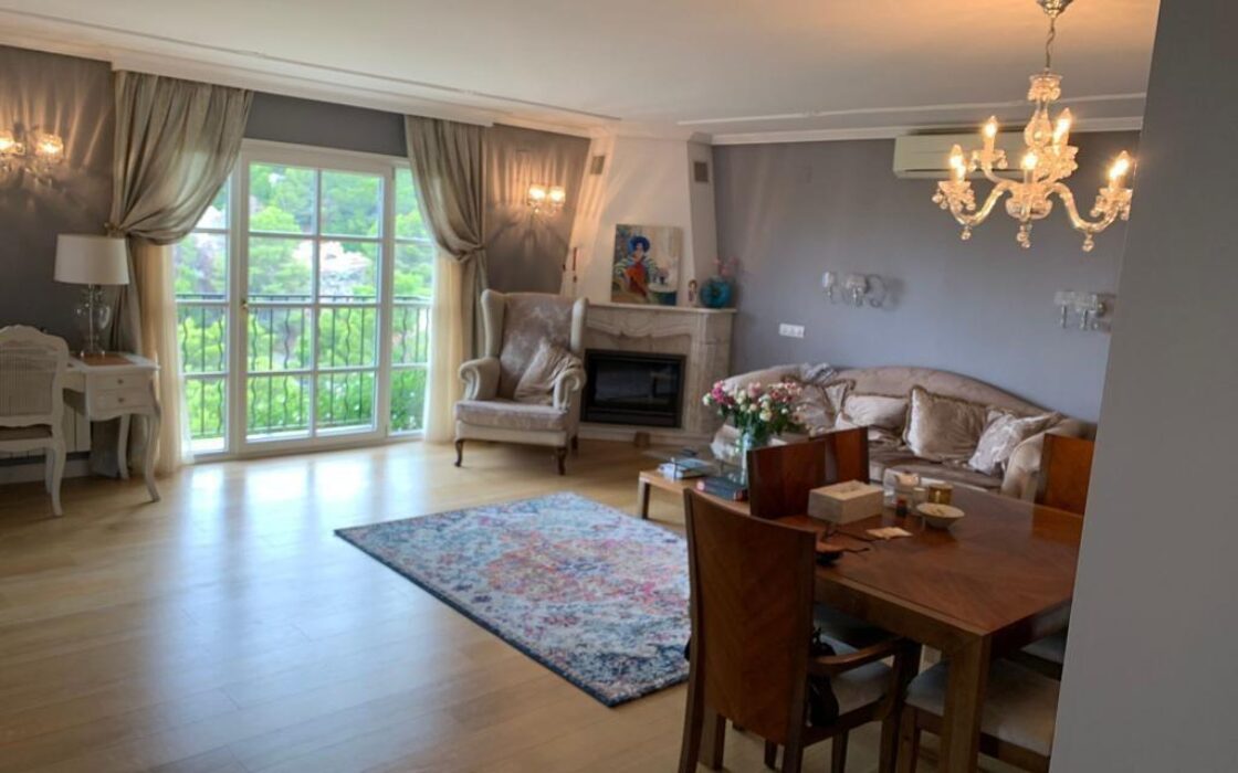 Тиха вілла в Альтеа біля моря з терасою та басейном