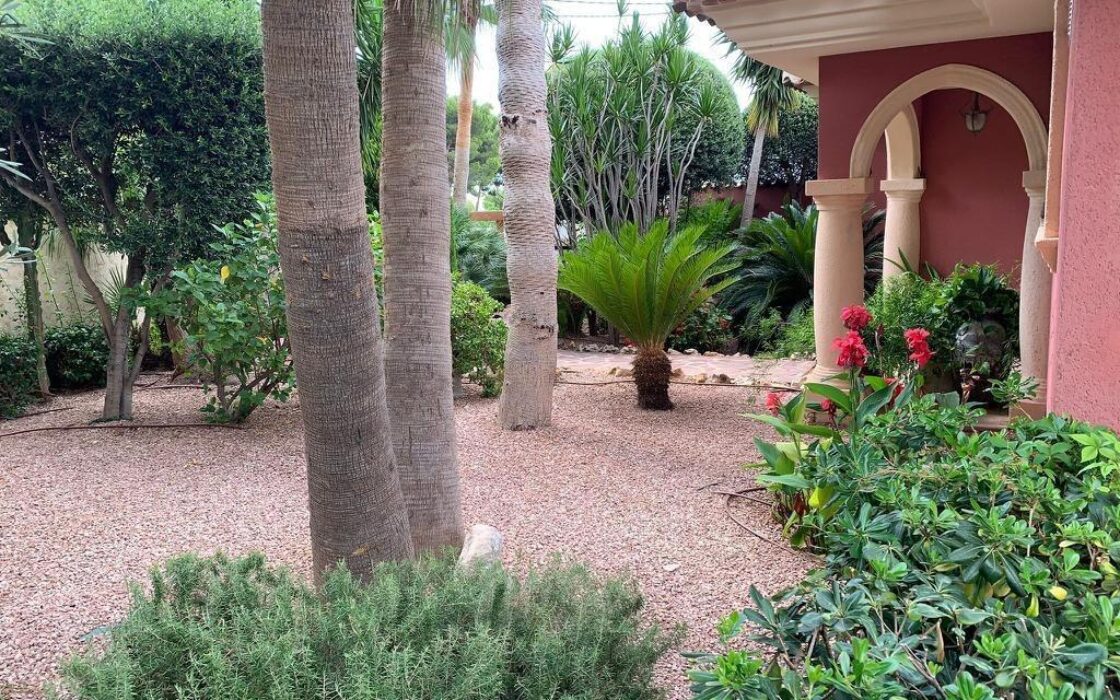 Тиха вілла в Альтеа біля моря з терасою та басейном