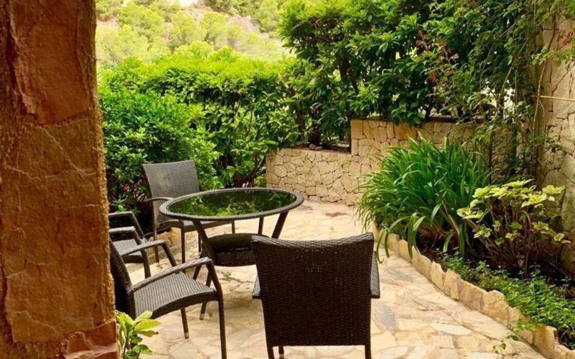 Тиха вілла в Альтеа біля моря з терасою та басейном