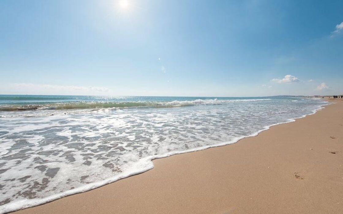 Нові будинки в Ла-Марина з басейном за 500 м від пляжу