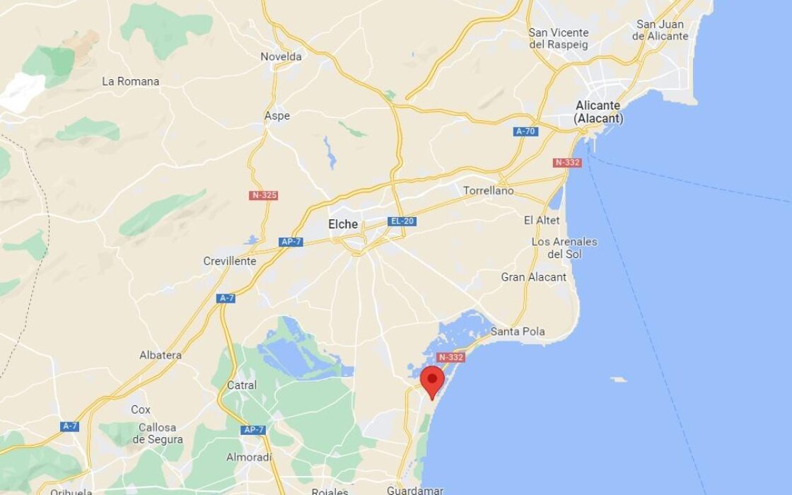 Нові будинки в Ла-Марина з басейном за 500 м від пляжу