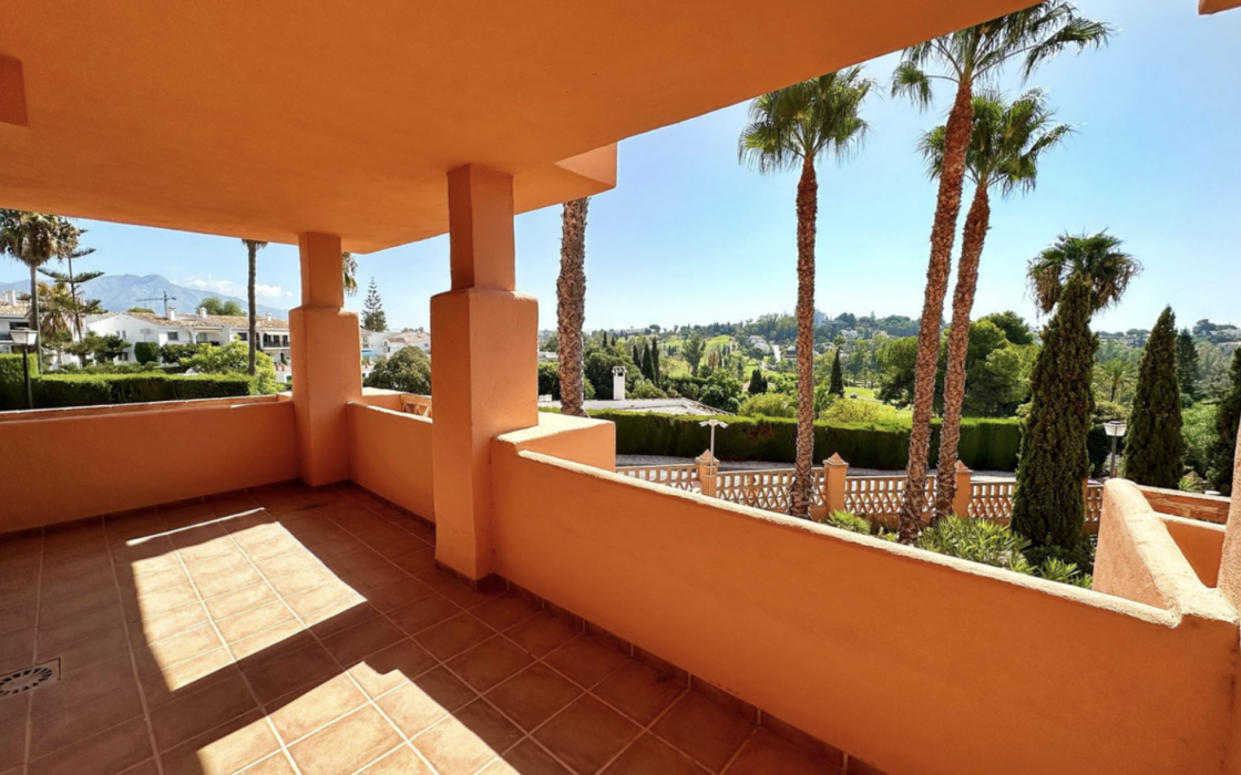 Чарівна 2-кімнатна квартира в Ель Параісо з терасою