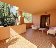 Чарівна 2-кімнатна квартира в Ель Параісо з терасою