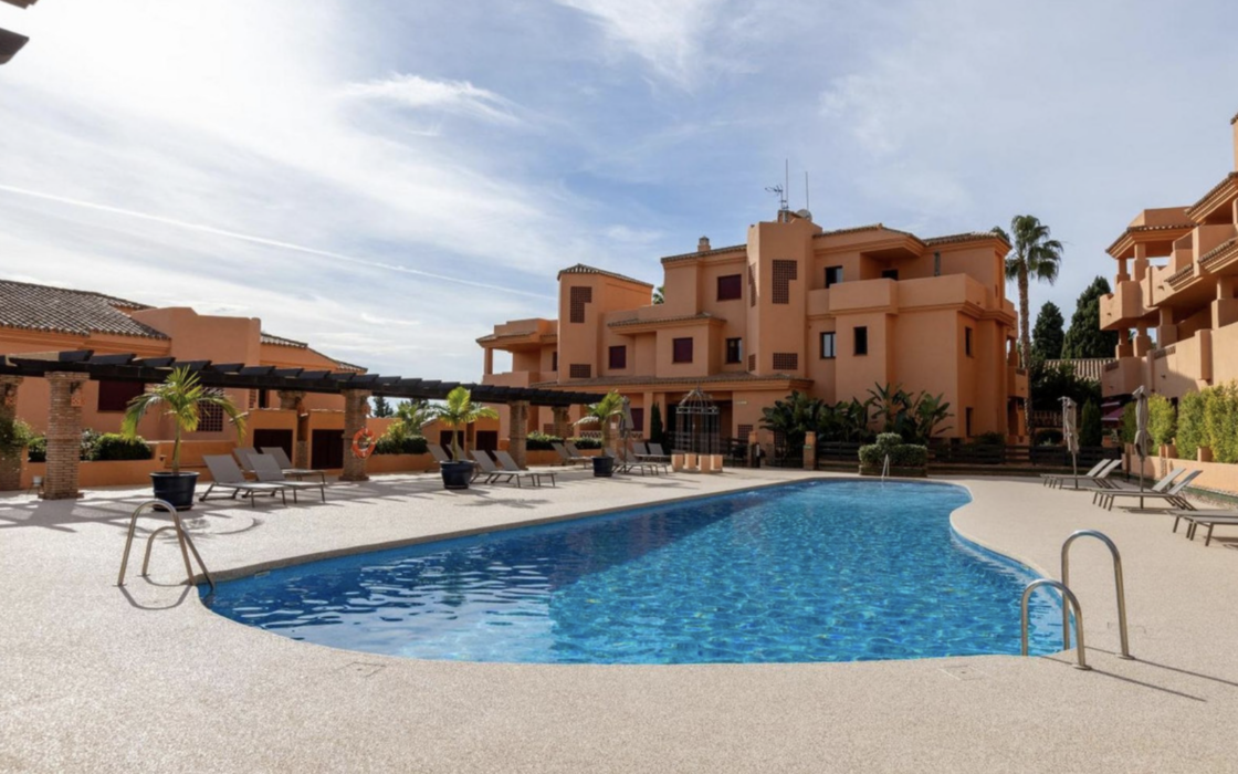 Чарівна 2-кімнатна квартира в Ель Параісо з терасою