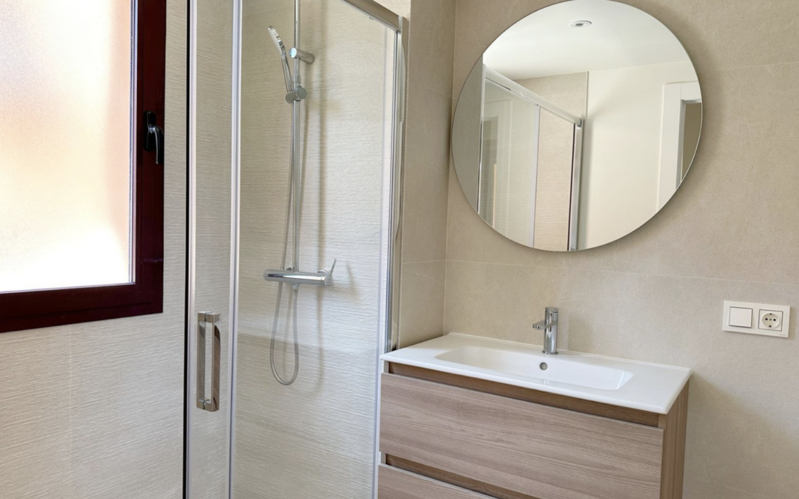 Чарівна 2-кімнатна квартира в Ель Параісо з терасою