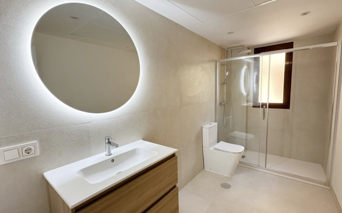 Чарівна 2-кімнатна квартира в Ель Параісо з терасою