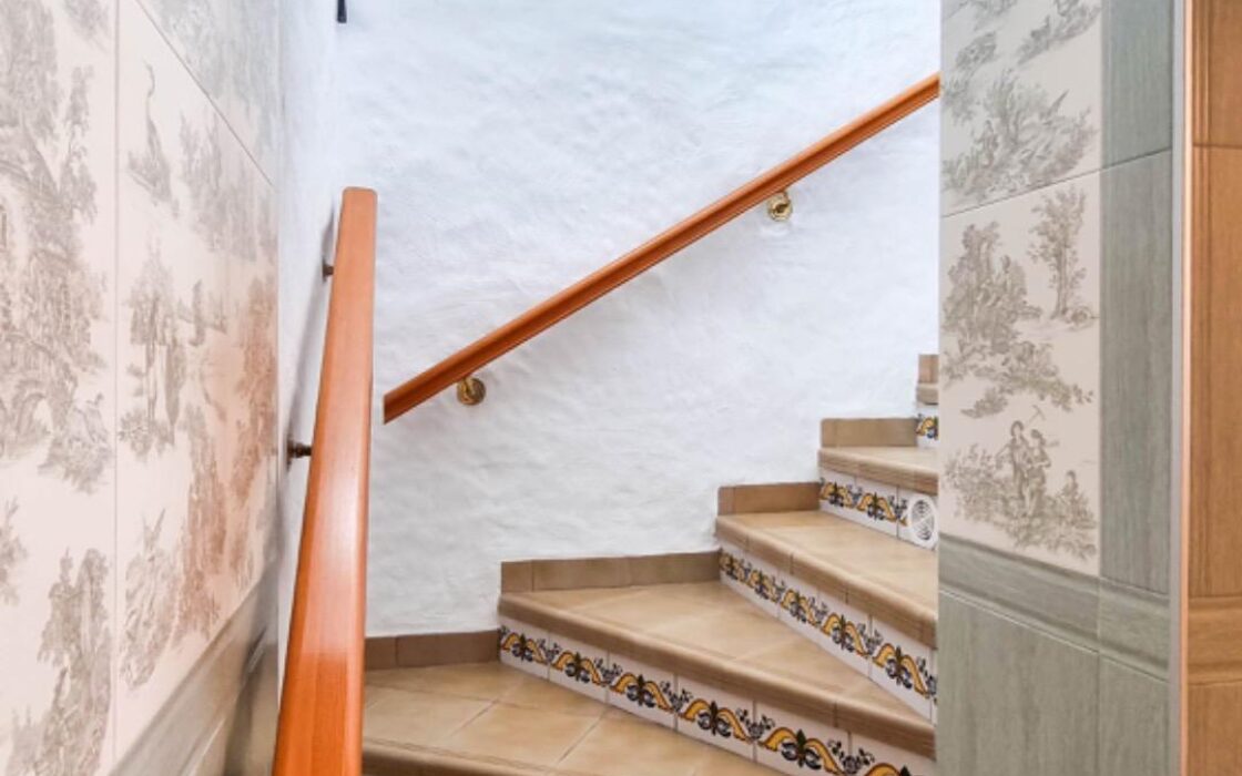 Простора вілла з видом на море в Морайрі 380 кв.м