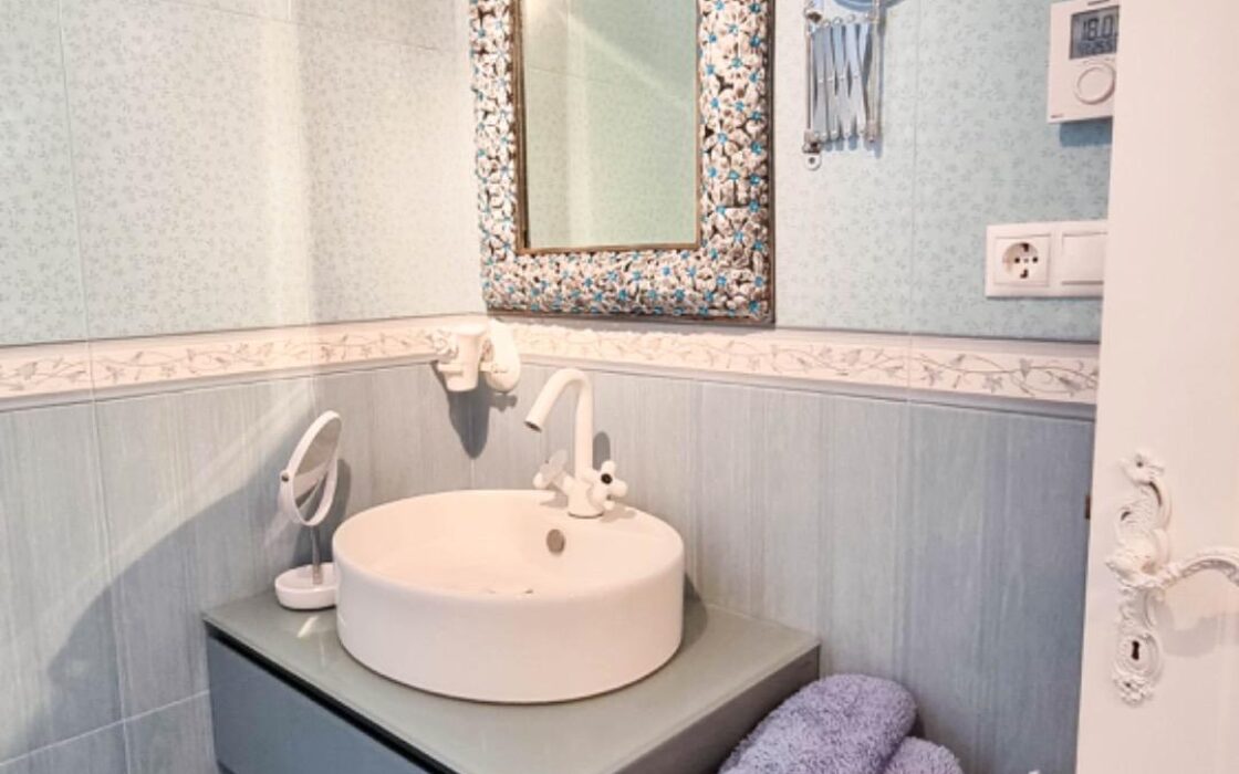 Простора вілла з видом на море в Морайрі 380 кв.м