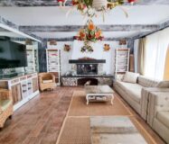 Простора вілла з видом на море в Морайрі 380 кв.м