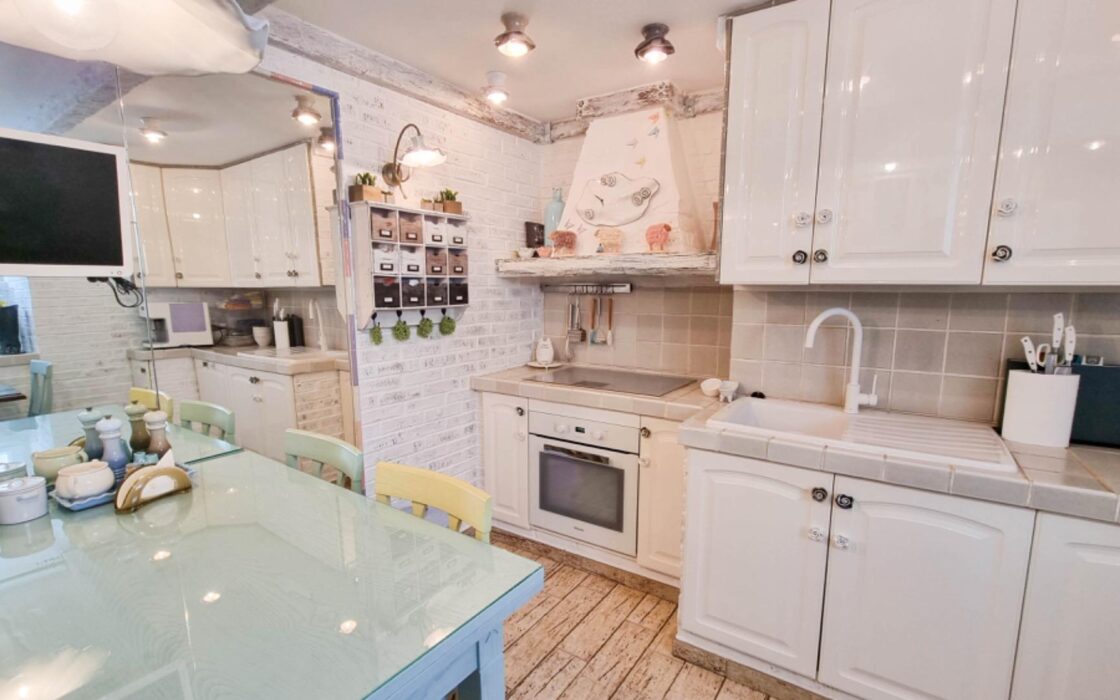 Простора вілла з видом на море в Морайрі 380 кв.м