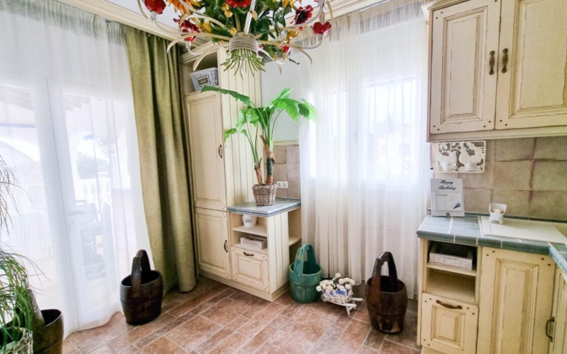 Простора вілла з видом на море в Морайрі 380 кв.м