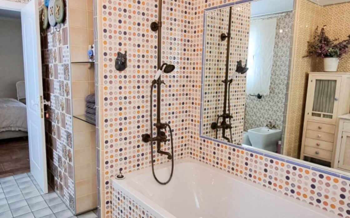 Простора вілла з видом на море в Морайрі 380 кв.м