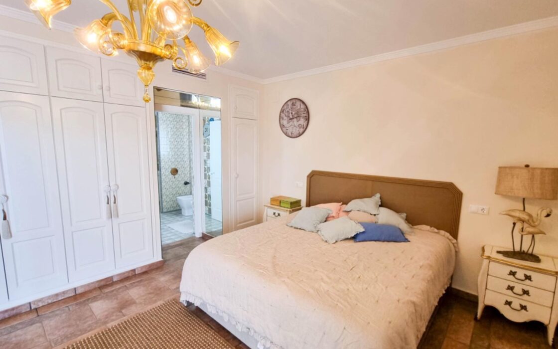 Простора вілла з видом на море в Морайрі 380 кв.м