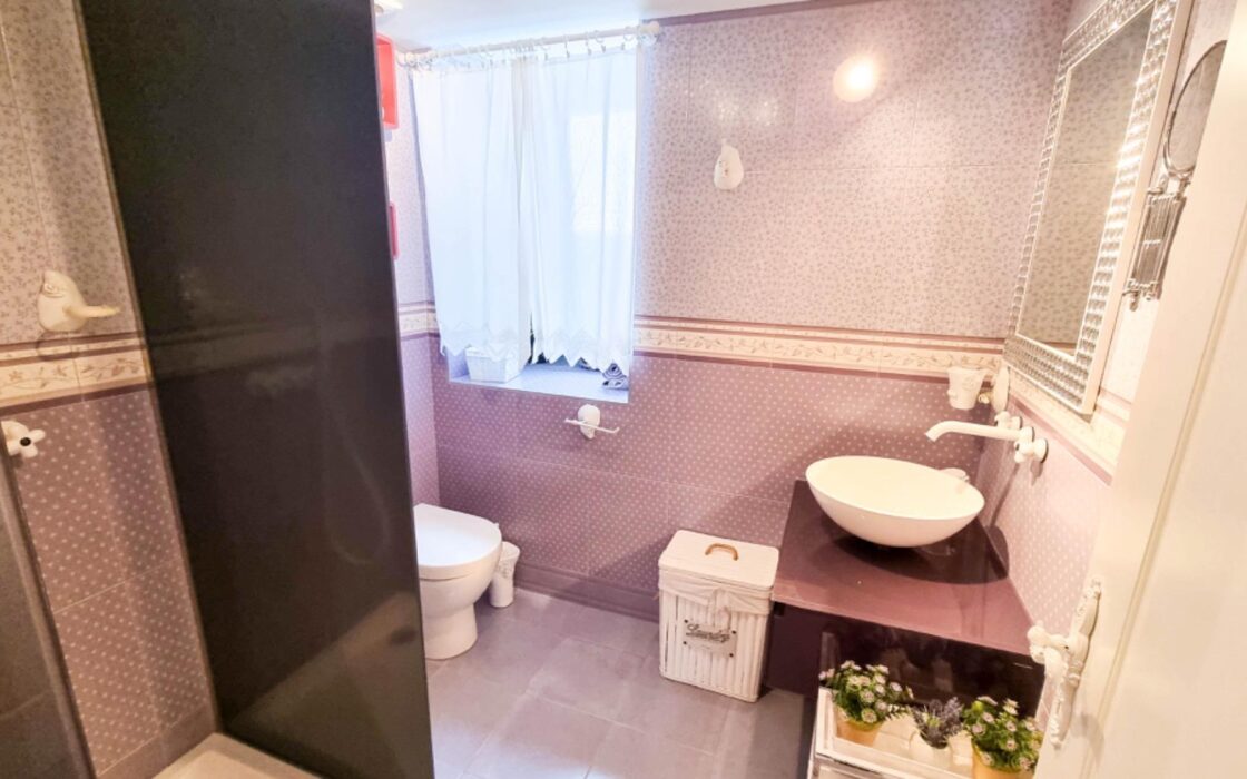 Простора вілла з видом на море в Морайрі 380 кв.м