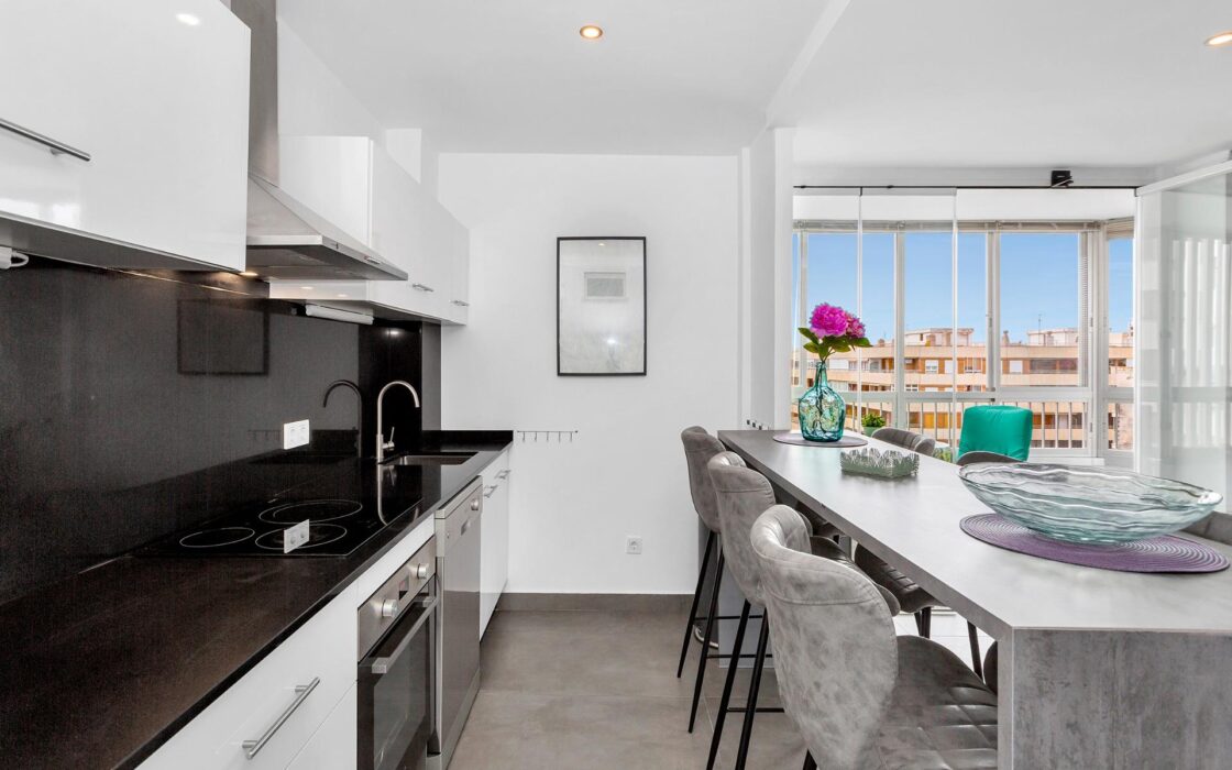 Вилла с бассейном в Пилар де ла Орадада 180 кв.м 2.2 км до моря