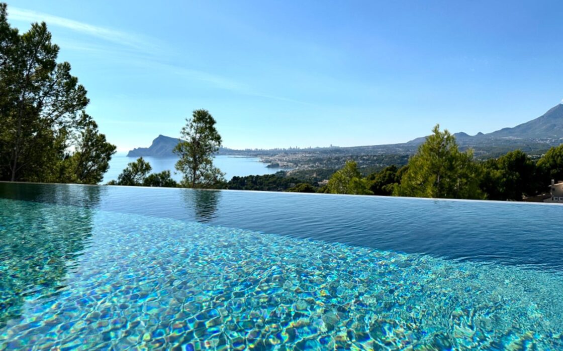 Стильна вілла в Альтеа Хіллс з видом на море 350 кв.м