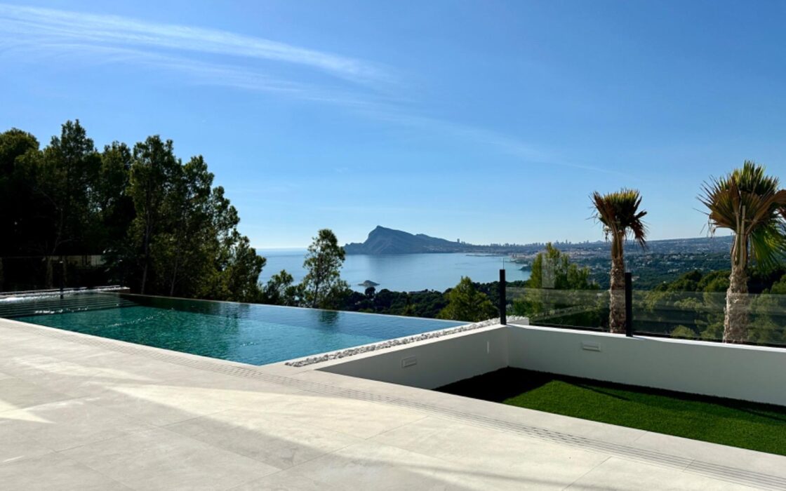 Стильна вілла в Альтеа Хіллс з видом на море 350 кв.м