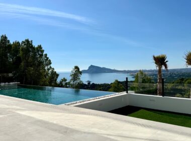 Стильная вилла в Альтеа Хиллс с видом на море 350 кв.м