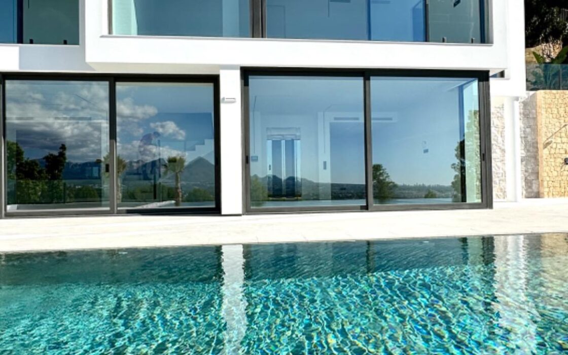 Стильна вілла в Альтеа Хіллс з видом на море 350 кв.м