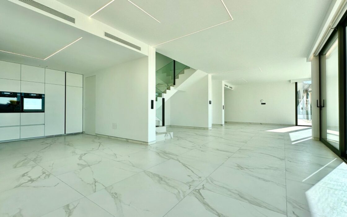 Стильна вілла в Альтеа Хіллс з видом на море 350 кв.м