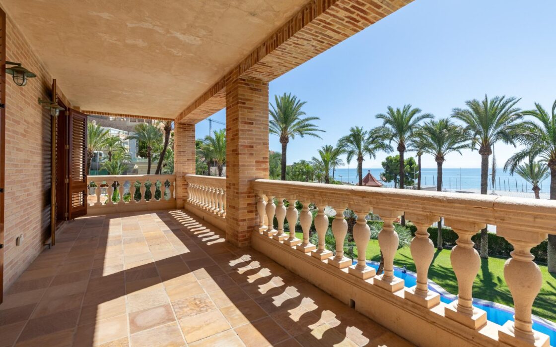 Роскошная вилла у моря в Кульере, 640 кв.м, 6 спален